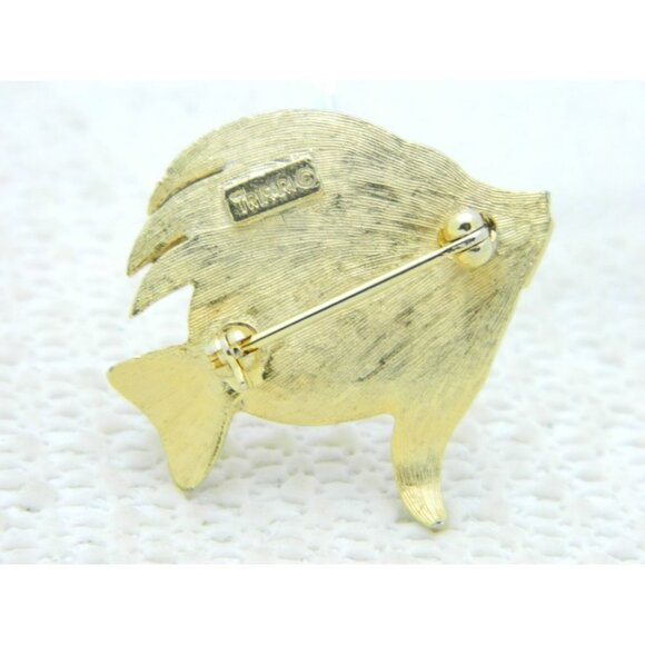 VTG RARE CROWN TRIFARI Gold Tone Cream Lucite Clear Rhinestone Eye Fish Pin - Picture 2 of 2